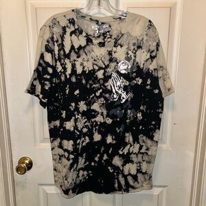 DK Men’s Short Sleeve Praying Hands Rose Tie Dye T-shirt. Sz L.